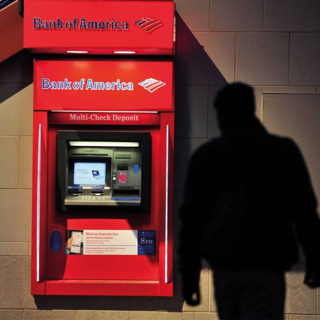 Οι απάτες στο διαδίκτυο φέρνουν πιο… κοντά τις τράπεζες