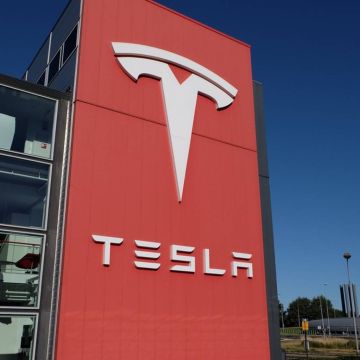 H Tesla καθησυχάζει την Κίνα: Οι κάμερες των αυτοκινήτων δεν ενεργοποιούνται εκτός Βόρειας Αμερικής