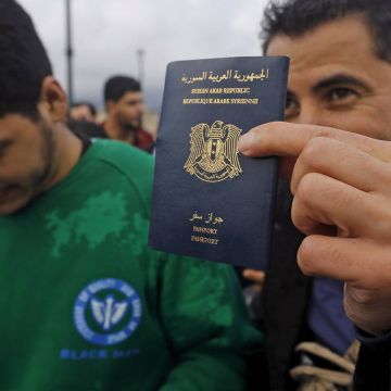 Περνούν τα σύνορα της Ευρώπης με πλαστά διαβατήρια