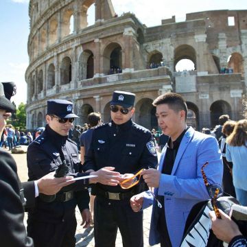 Κινέζοι αστυνομικοί θα… περιπολούν σε Ρώμη και Μιλάνο