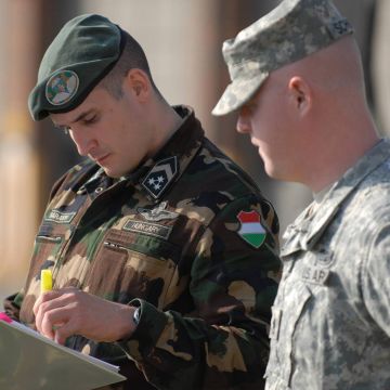 Η Ουγγαρία στέλνει άρματα μάχης και πολυβόλα στα σύνορα