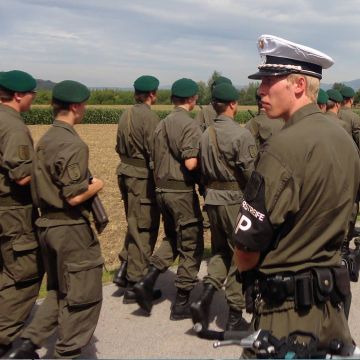 Αυστριακοί στρατιώτες στα σύνορα με Σλοβενία