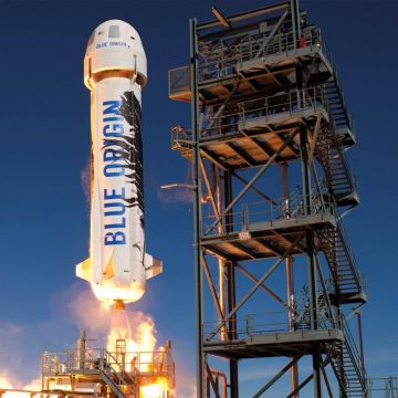 Η Amazon πετά στο διάστημα με Blue Origin