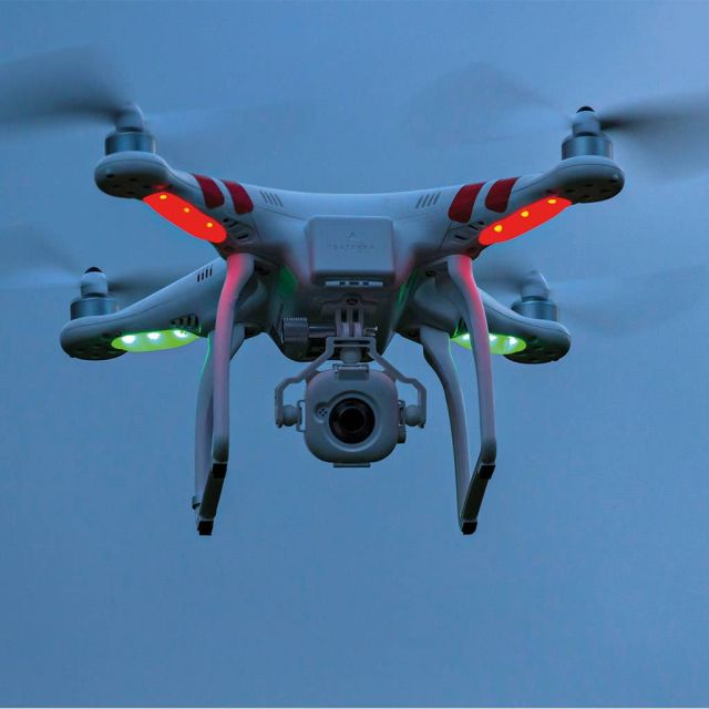Επίδειξη drones στα Media Markt