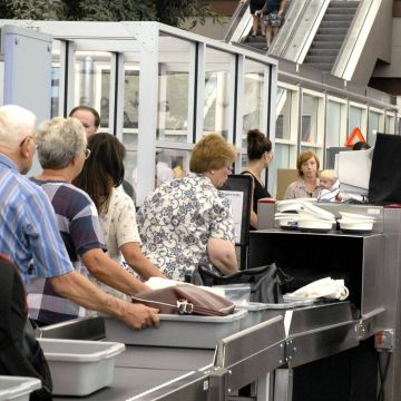 Οι «σκληροί» έλεγχοι αποσκευών οδηγούν χιλιάδες επιβάτες σε απώλεια πτήσης