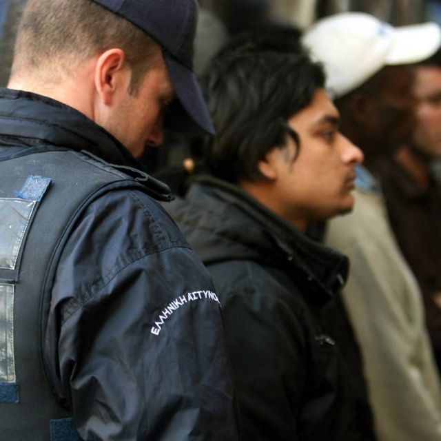 Υπάλληλοι σεκιούριτι μετέφεραν παράνομα μετανάστες