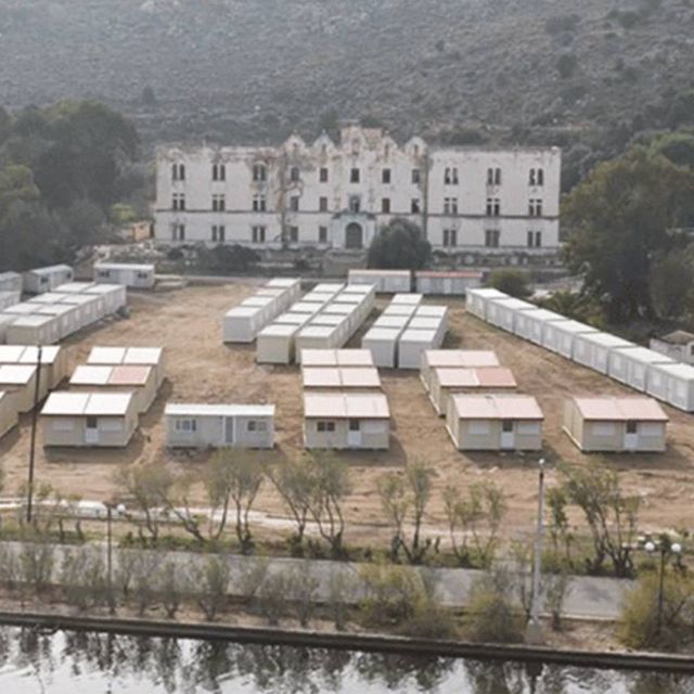 Κινητά hotspots και χώροι κράτησης στη μάχη για το προσφυγικό