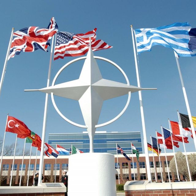 Το ΝΑΤΟ καλεί τα μέλη του να αυξήσουν τις αμυντικές δαπάνες