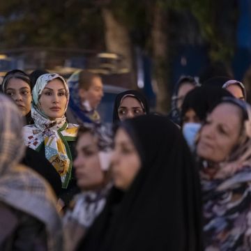 Το Ιράν εγκαθιστά κάμερες για να εντοπίσει γυναίκες που παραβιάζουν τον κώδικα ενδυμασίας