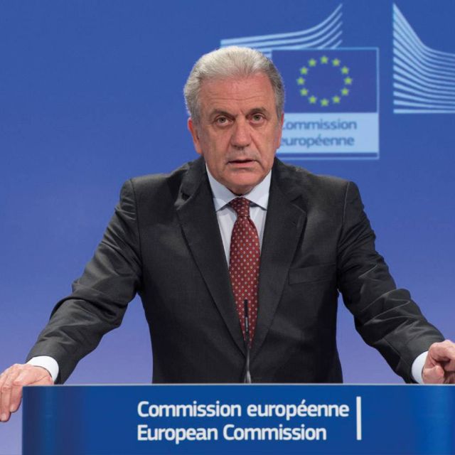 Αβραμόπουλος: Τα τείχη δε σταματούν τους μετανάστες