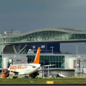 Τα drones έκλεισαν για λίγες ώρες το Γκάτγουικ