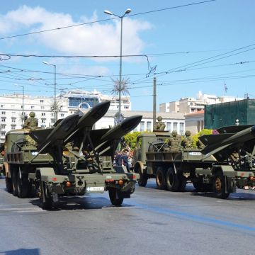 «Μαχαίρι» σε αμυντικές δαπάνες απαιτούν οι δανειστές