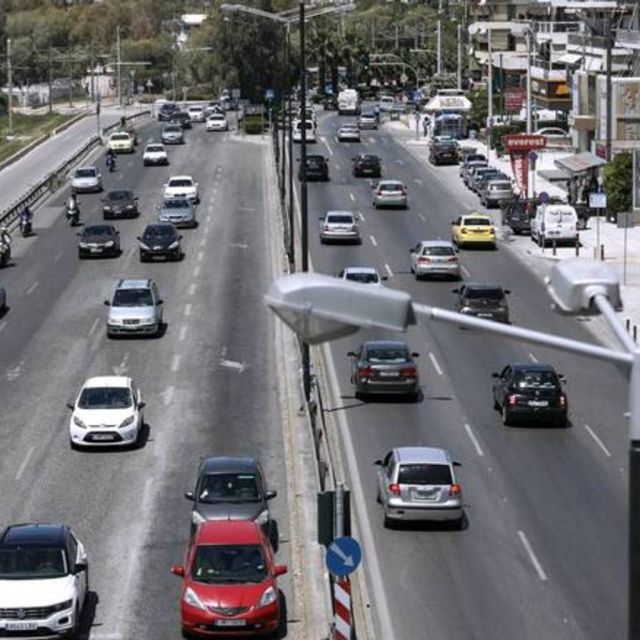 Αυτόματα» η κλήση για κόκκινο σε οδηγούς: Σε ποια φανάρια θα τοποθετηθούν οι νέες κάμερες