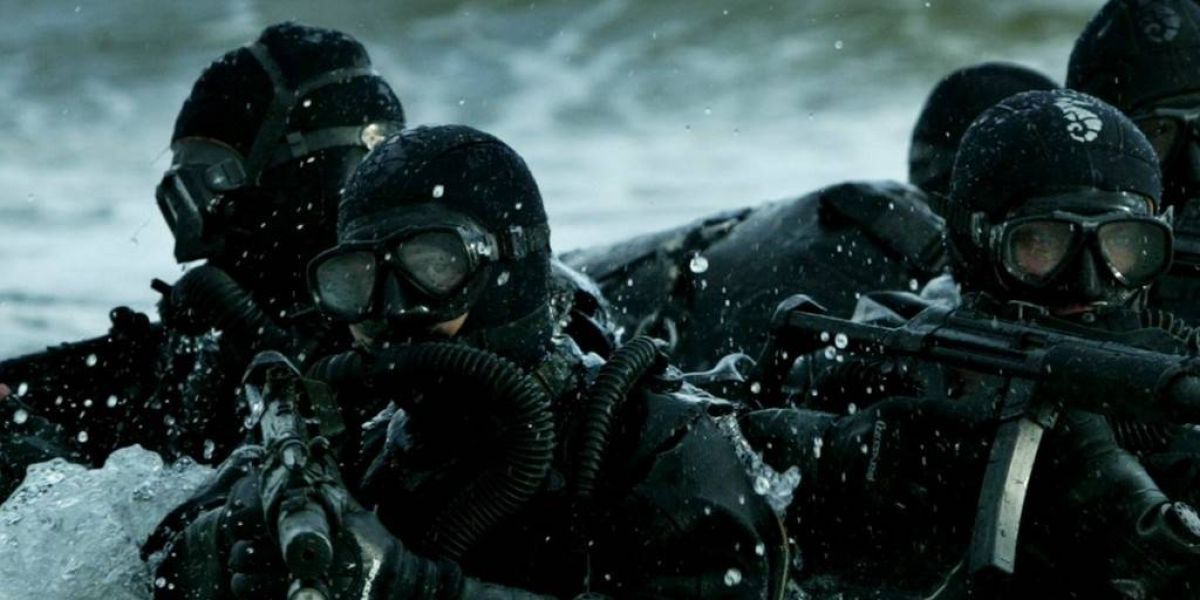 Βατραχάνθρωποι και drones στη Σούδα της Κρήτης