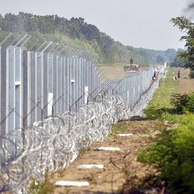Μακρύτεροι και ψηλότεροι φράχτες χτίζονται στην ΕΕ