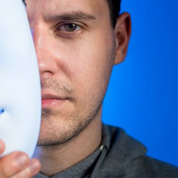 Αυξάνεται η χρήση των deepfakes – 400 φορές φθηνότερες οι υπηρεσίες στο darknet