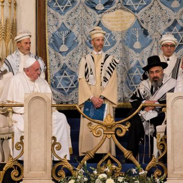 Ο πάπας στη συναγωγή της Ρώμης υπό δρακόντεια μέτρα ασφαλείας