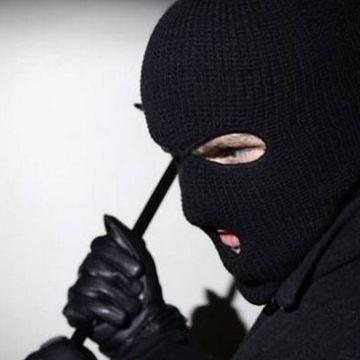 Λήστεψαν τα χρηματοκιβώτια της Apivita