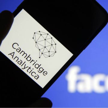 Αναταράξεις στην  Cambridge Analytica από το σκάνδαλο του Facebook