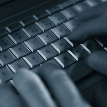 Cyber-stalking: Το φαινόμενο-μάστιγα για το οποίο λίγοι μιλούν