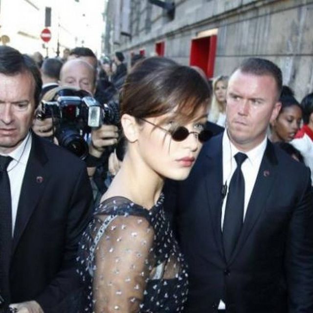 Έξαλλη η Μπέλα Χαντίντ με τον σωματοφύλακά της