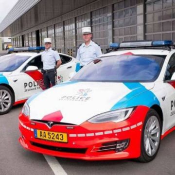 To Λουξεμβούργο αγόρασε Tesla για περιπολικά
