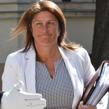 Τα μη ασφαλή αεροδρόμια «παραίτησαν» την βελγίδα υπουργό