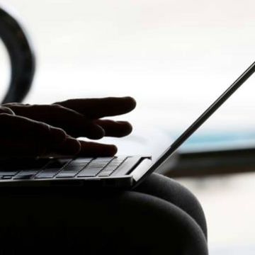 Συναγερμός για τη νέα ηλεκτρονική απάτη Sextortion Scam