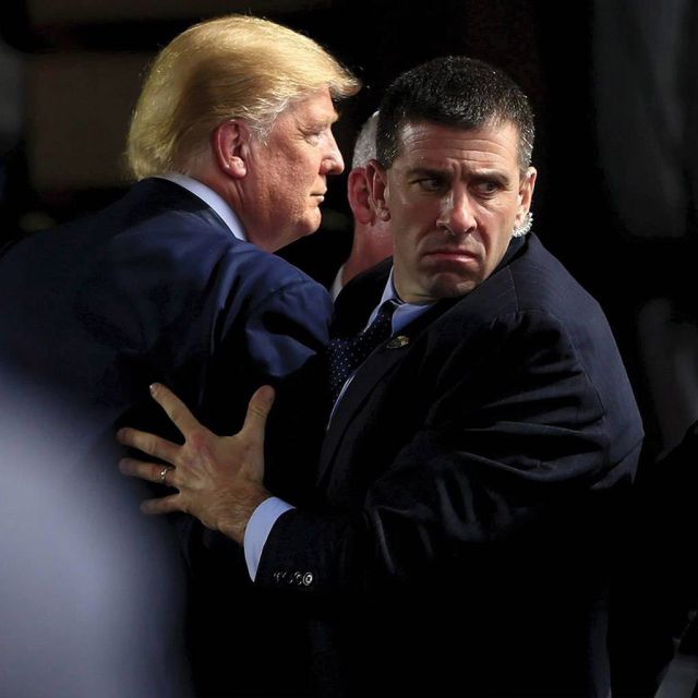 Στο «κόκκινο» η φρουρά του Τραμπ