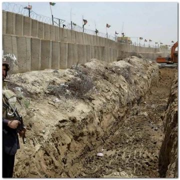 Το Πακιστάν χτίζει φράχτη στα σύνορα με Αφγανιστάν