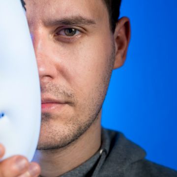 AI Act: Πως η Ευρώπη θα “ρίξει” την βιομηχανία των ακατάλληλων deepfakes
