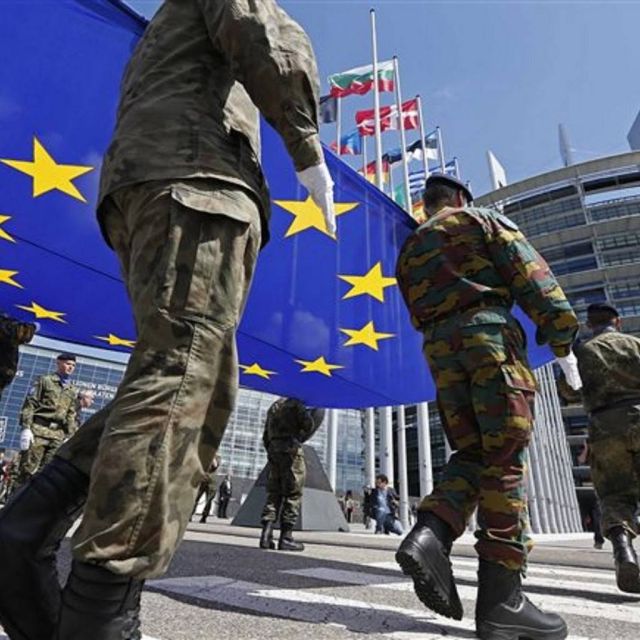 Τσεχία και Ουγγαρία θέλουν κοινό ευρωπαϊκό στρατό