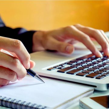 Η τεχνητή νοημοσύνη άρχισε να βοηθά τους συγγραφείς να γράφουν μυθιστορήματα