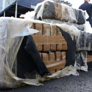 Βρήκαν ενάμιση τόνο κοκαίνης σε παραλία