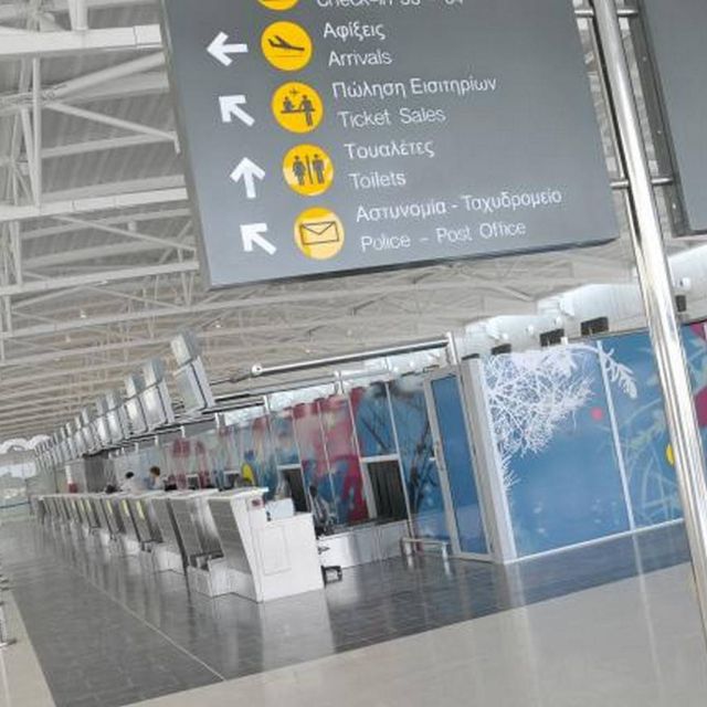 «Έμφραγμα» στο αεροδρόμιο Λάρνακας, λόγω νέου συστήματος ελέγχου διαβατηρίων