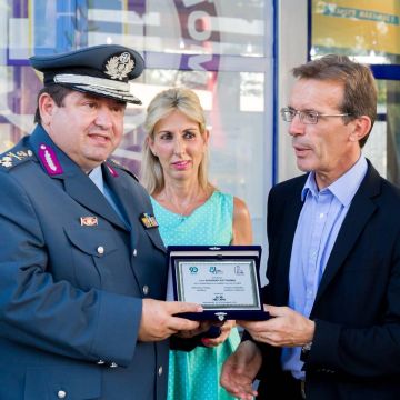 Τιμητική πλακέτα απονεμήθηκε στο περίπτερο της ΕΛ.ΑΣ στη ΔΕΘ