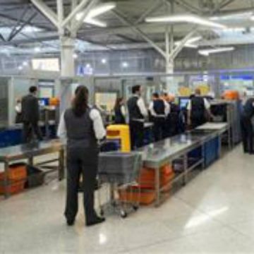 Αυστηρότερους ελέγχους για τους Έλληνες ταξιδιώτες ζητάνε οι ΗΠΑ