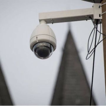 Κάμερες με μικρόφωνα σε δημόσιους χώρους