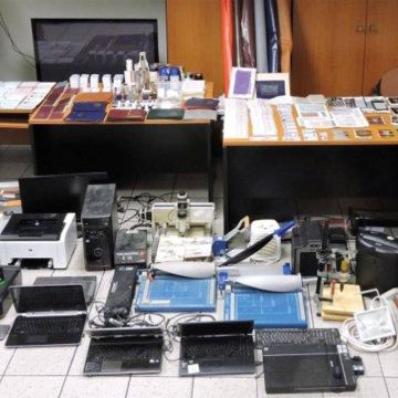 Η ΕΛΑΣ εντόπισε υπερσύγχρονο εργαστήριο πλαστών εγγράφων