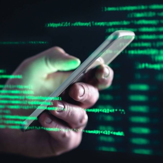 Μεγάλο κύμα κυβερνοεπιθέσεων προκαλεί «πονοκεφάλους» στον Λευκό Οίκο