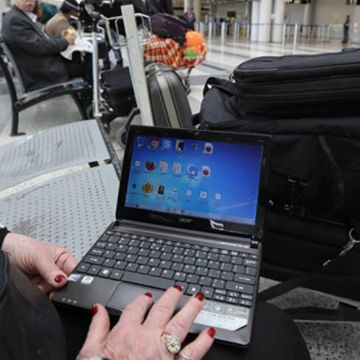 Τέλος η απαγόρευση ηλεκτρονικών συσκευών στις αμερικανικές πτήσεις