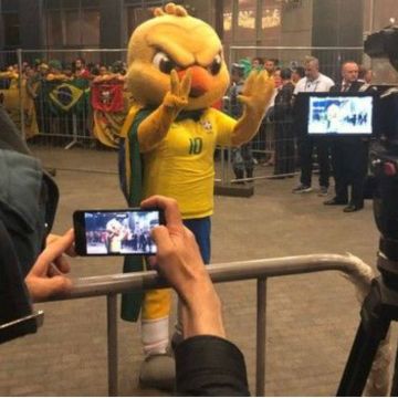 Ούτε η μασκότ της Βραζιλίας γλίτωσε από τους Ρώσους σεκιούριτι!