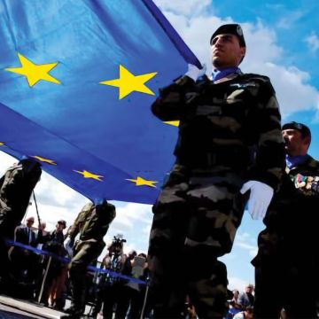 Γιούνκερ: Αναγκαία η δημιουργία ευρωστρατού