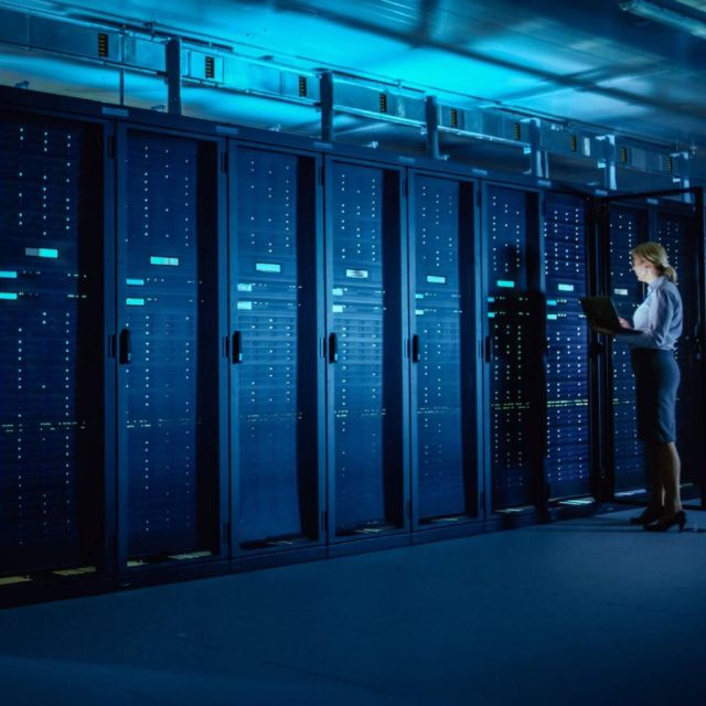 Οι επενδύσεις σε data center θα φτάσουν τα $350 δισ. το 2026