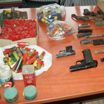 Συνελήφθη χθες το πρωί στα Ιωαννίνα ένας 76χρονος ημεδαπός για παραβάσεις της Νομοθεσίας περί όπλων.