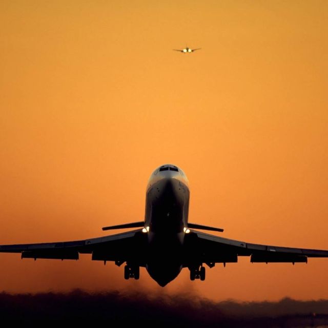 «Πέταξε» ψηλότερα η επιβατική κίνηση με αεροπλάνο