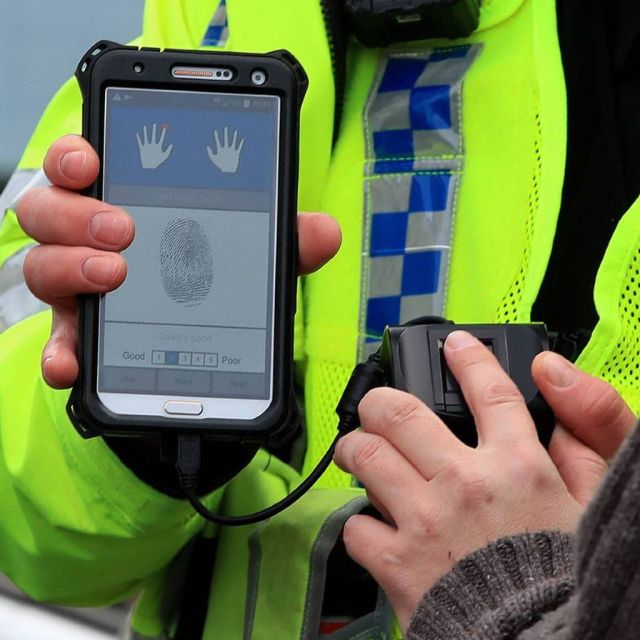 Φορητές βιομετρικές συσκευές στους δρόμους του Ηνωμένου Βασιλείου
