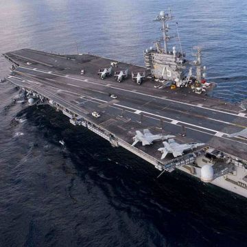 Στη Σούδα κατέπλευσε το αεροπλανοφόρο των 4,5 στρεμμάτων