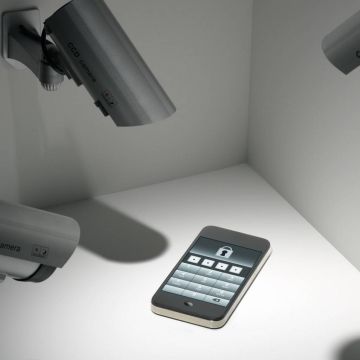 Πέντε σημάδια ότι το τηλέφωνό σας παρακολουθείται