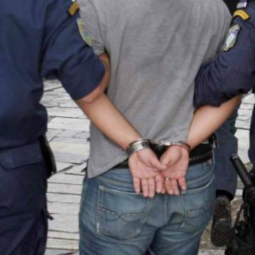 Συλλήψεις για κατοχή όπλων και εκρηκτικών